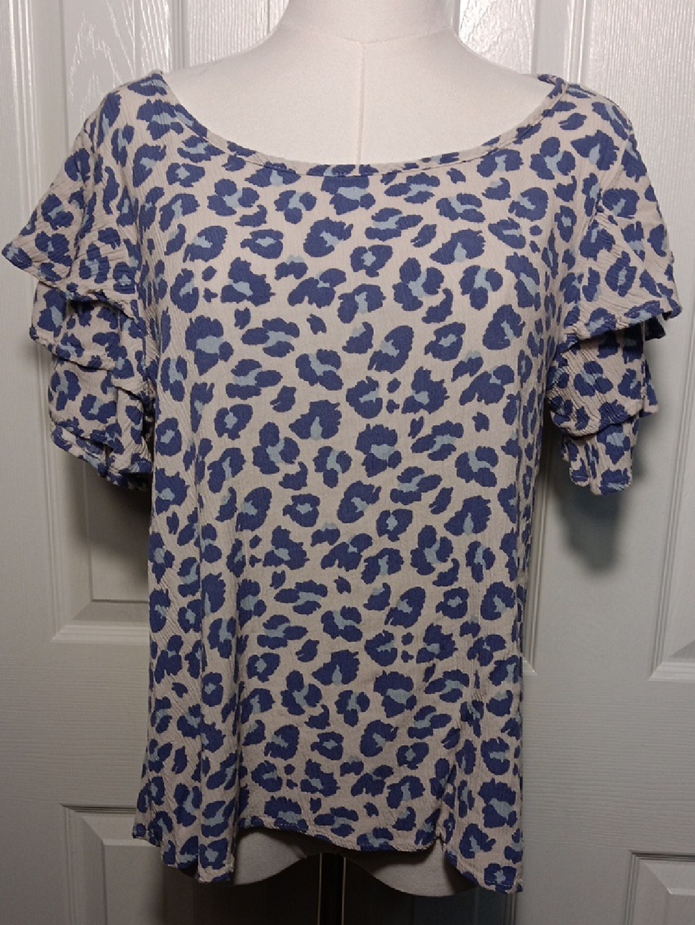 Entro Blue and Cream Leopard-Print Short Sleeve Ruffle Top